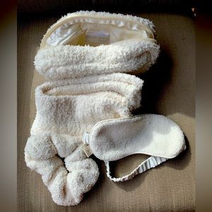 NEW Barefoot Dreams luxe Chic Bag, Eye Mask, Scrunchie and Socks